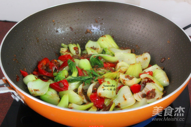 Stir-fried Shanghai Green with Laba Beans recipe