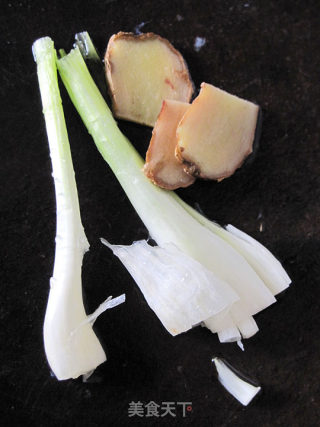 [cantonese Cuisine] Medicinal Diet Health Soup—tianqi Stewed Chicken recipe