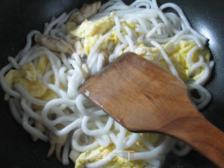 Fried Potato Vermicelli with Egg Clams recipe