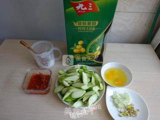 Stir-fried Loofah with Chopped Pepper recipe