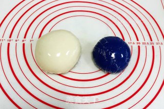 Blue and White Porcelain Snowy Mooncake recipe