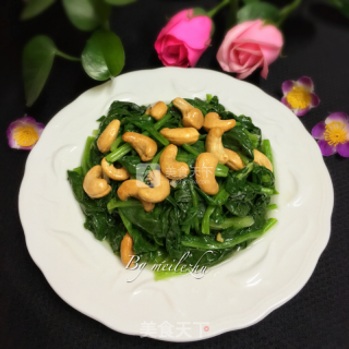 Spinach Mixed with Cashew Nuts recipe