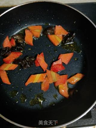 Scrambled Eggs with Green Bamboo and Fungus recipe