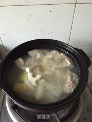 Lotus Root Pork Ribs Soup recipe