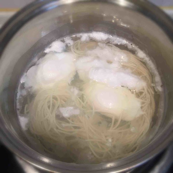 Fried Noodles with Pickled Cucumber and Minced Pork recipe