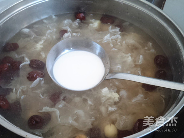 Red Date Tremella and Lotus Seed Soup recipe