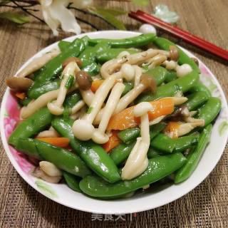 Stir-fried Double Mushrooms with Sweet Beans recipe