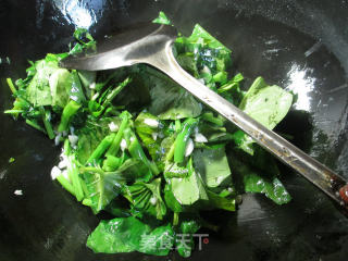 Stir-fried Water Spinach with Clove Fish recipe