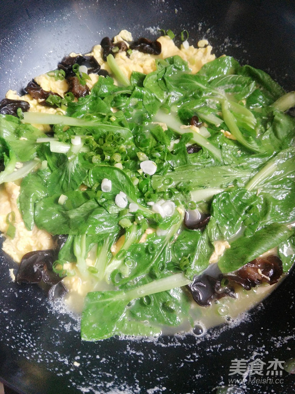 Fungus, Cabbage and Egg Soup recipe