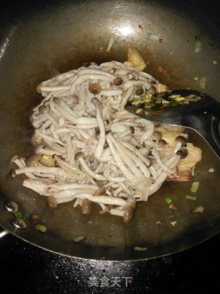 Stir-fried Pork Belly with Crab Mushroom recipe