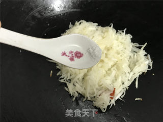 Spicy Stir-fried Shredded Carrot recipe