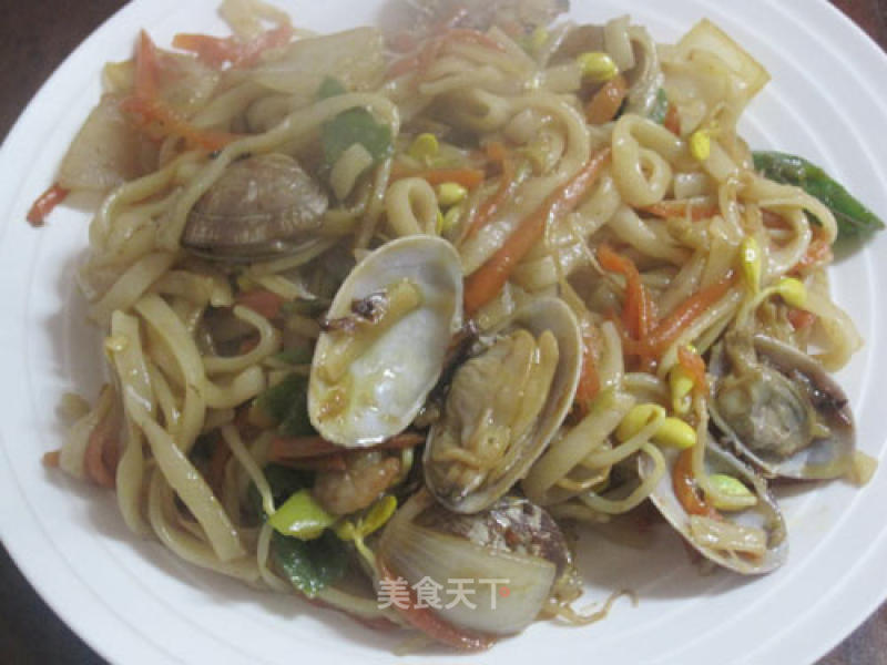 Fried Noodles with Fresh Vegetables and Seafood recipe