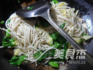 Stir-fried Noodles with Cabbage Egg and Bamboo Shoots recipe