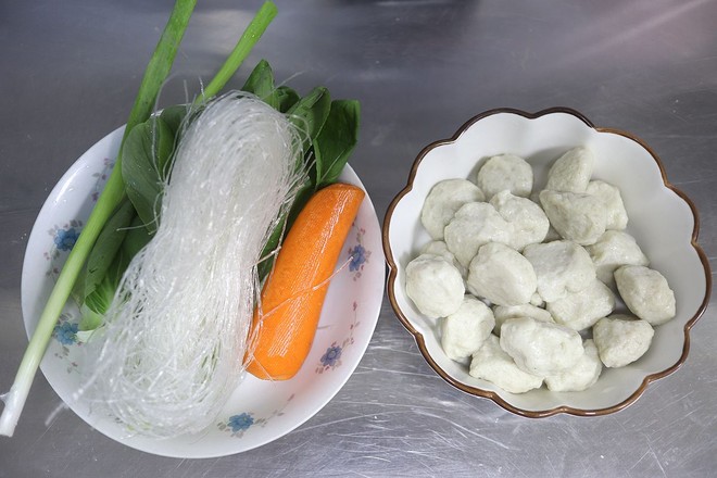 Carrot Fish Ball Vermicelli Soup recipe