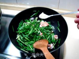 "stir-fried Green Shrimp with Leek" recipe
