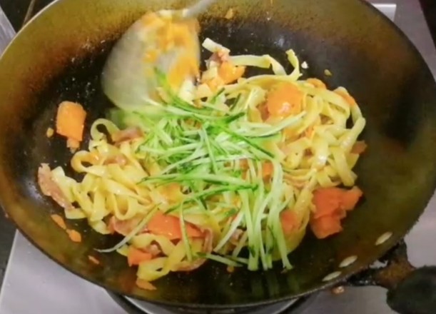 Fried Noodles with Carrots recipe