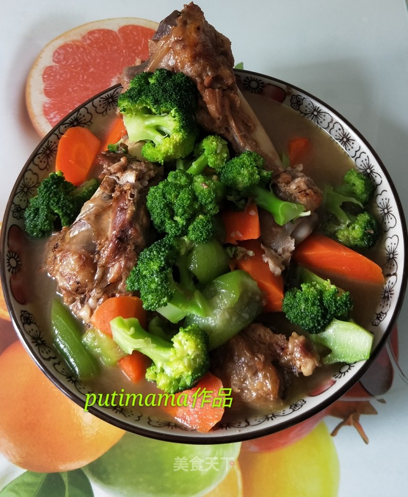 The Bone Bone Stewed Vegetable Soup is Delicious, and The Ingredients are Also Adjusted at Will.