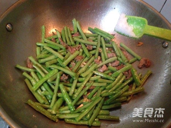 Stir-fried Meat with Cowpea recipe