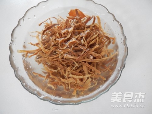 Dried Bamboo Shoots, Fungus and Fresh Meat Wontons recipe