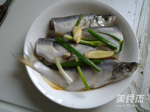 Steamed Small White Fish recipe