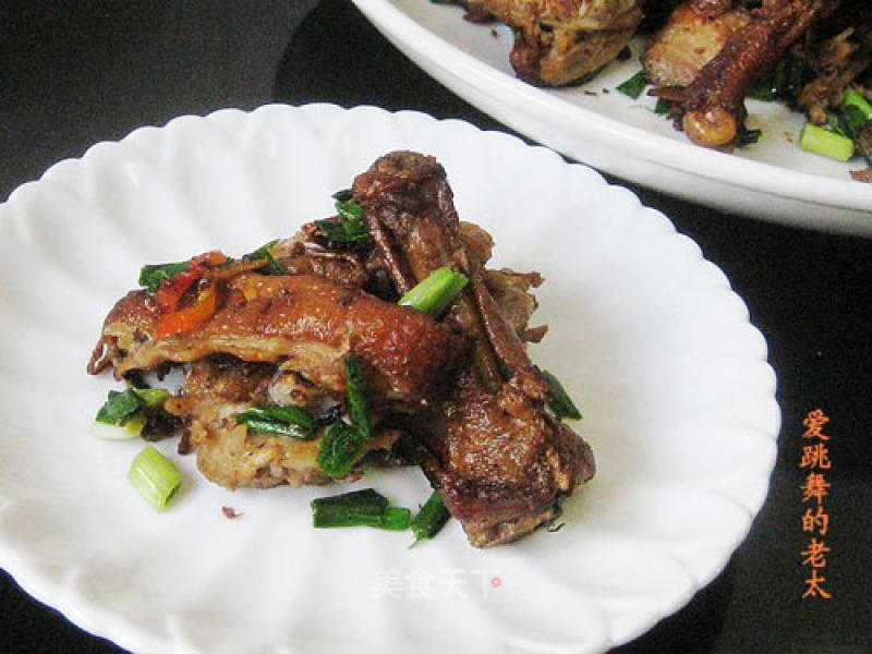 Stir-fried Duck with Garlic and Spicy Sauce