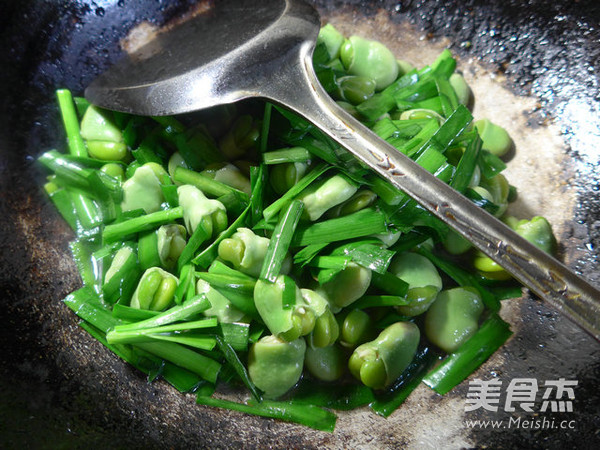 Stir-fried Broad Beans with Leek recipe