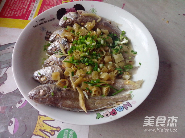 Steamed Yellow Croaker with Pickled Peppers recipe