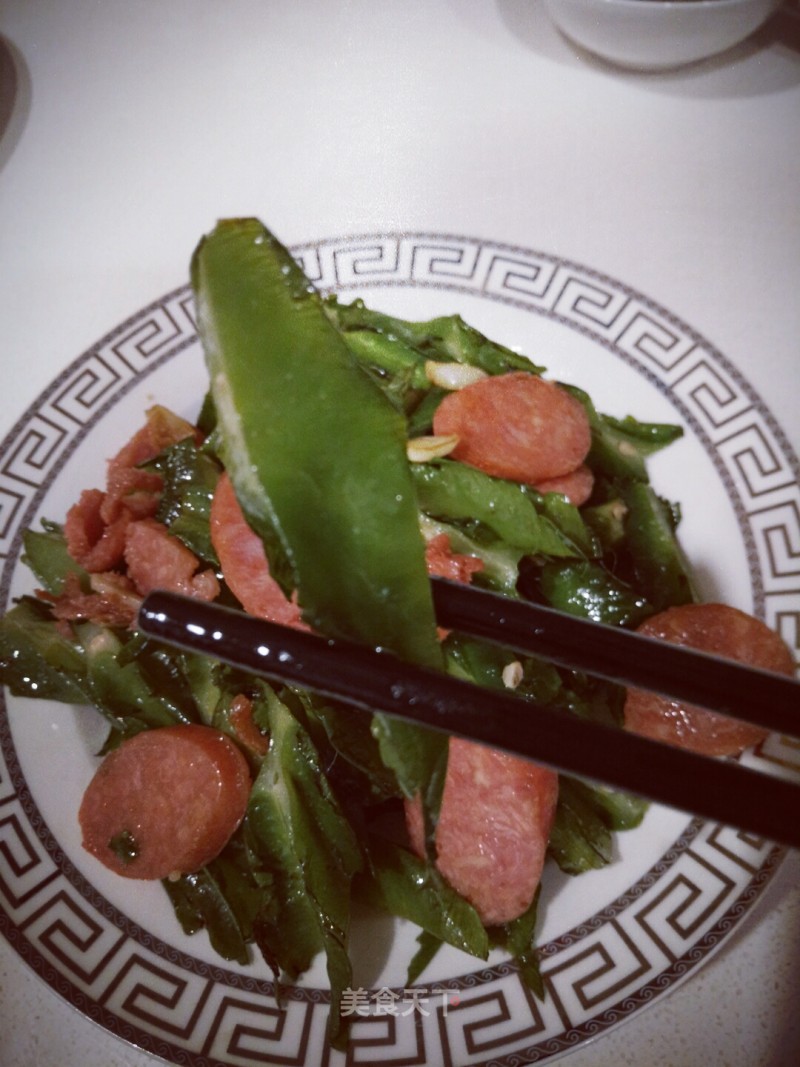 Stir-fried Red Intestine with Four Carob Beans recipe