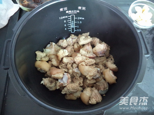 Braised Pork Knuckles with Soy Beans and Mushrooms recipe