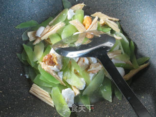 Stir-fried Lettuce with Salted Duck Egg and Yuba recipe