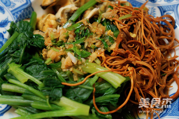 Salad with Mussels and Spinach recipe