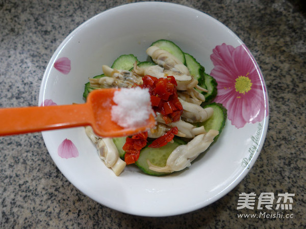 Cucumber Mixed Razor Clams recipe