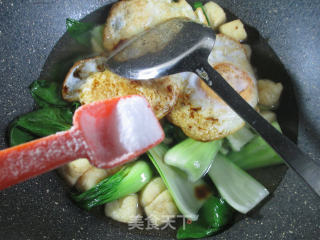 Roasted Duck Eggs with Small Oil Tofu and Green Vegetables recipe