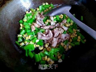 Celery and Soy Sprouts Stir-fried Pork recipe
