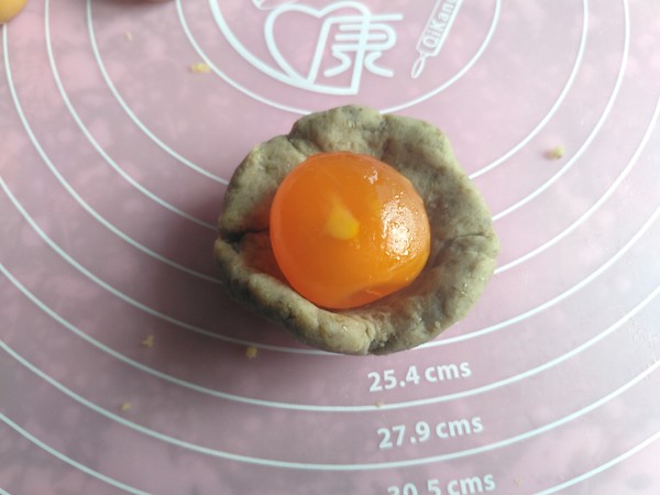 Homemade Mooncakes with Egg Yolk and Mung Bean Filling recipe
