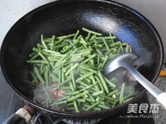 Shredded Pork with Cowpeas recipe