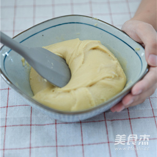 Double Yellow Moon Cake with Lotus Seed Paste recipe