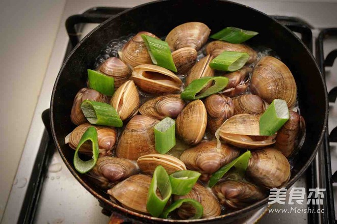 Wine Steamed Clams (fat Clam Version) recipe