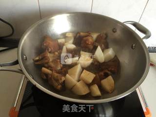 Braised Lamb's Hoof with White Radish recipe