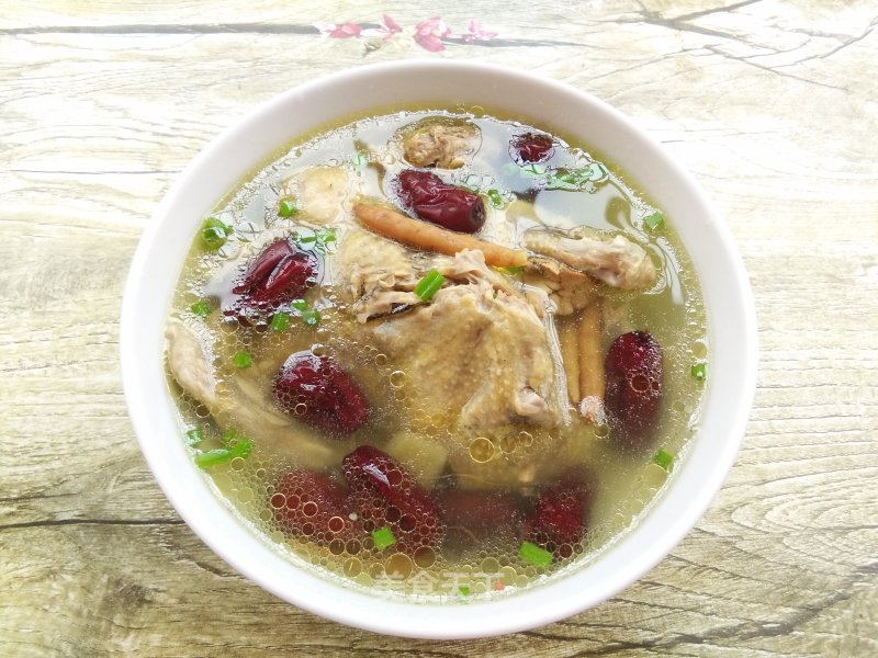 Steamed Pigeon Soup with Ginseng and Red Dates