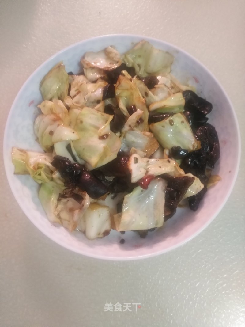 Stir Fried Fungus with Cabbage recipe