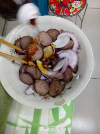 Bitter Sausage Mixed with Shallots recipe