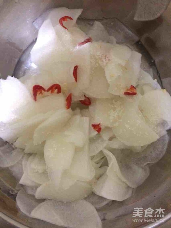 Pickled Hot and Sour Radish Slices recipe