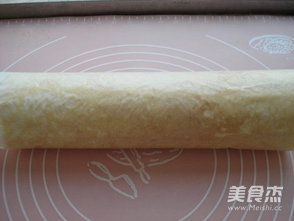 Creamy Strawberry Cake Roll recipe