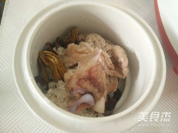 Pressure Cooker Stewed Tea Tree Mushroom Keel Porridge recipe