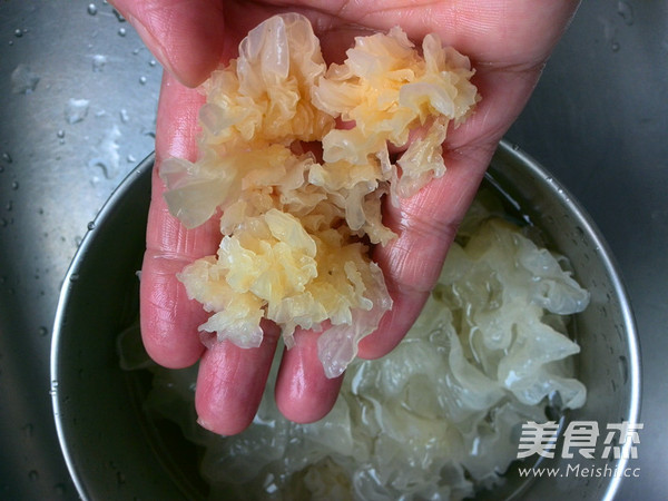 White Fungus, Sydney and Ebony Plum Soup recipe