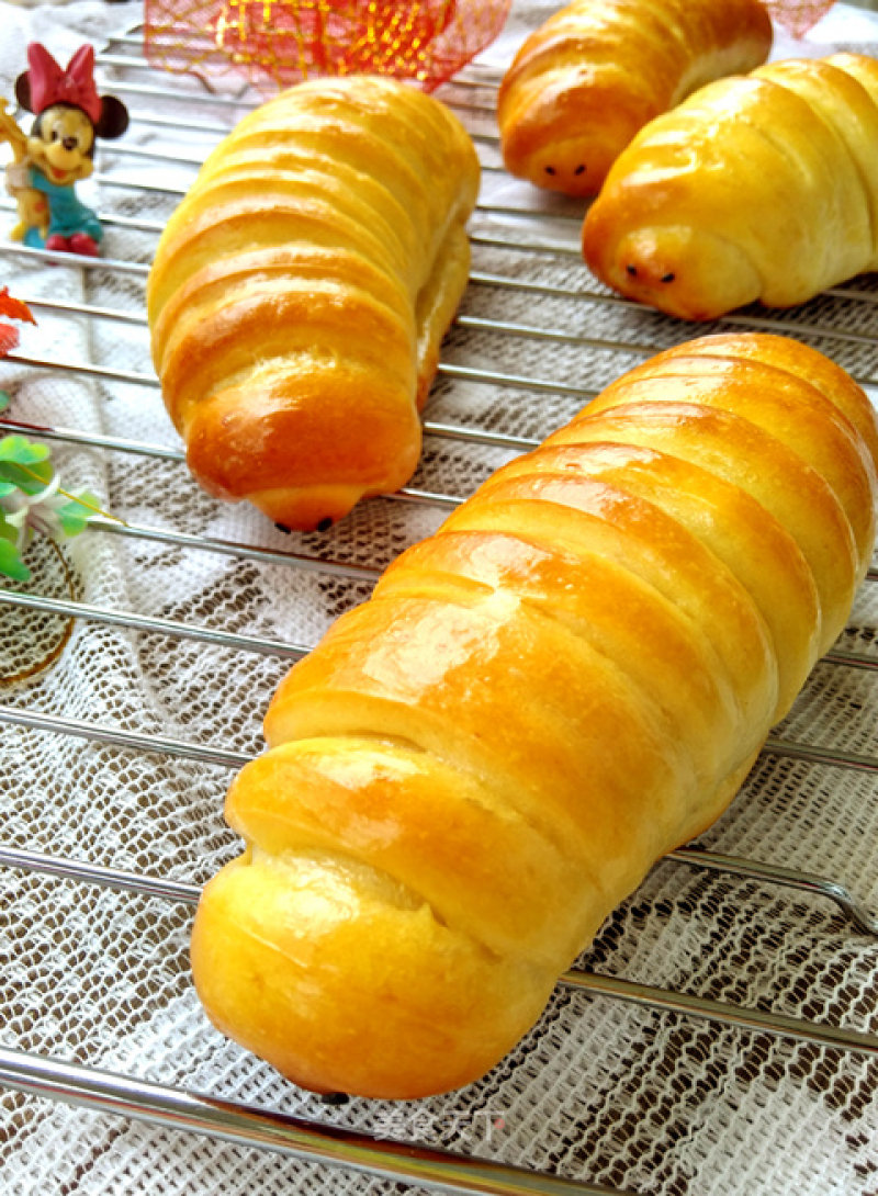 #aca烤明星大赛# Bean Paste Caterpillar Bread recipe