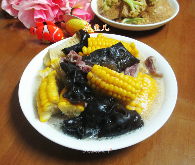 Boiled Cured Duck Leg with Black Fungus and Sweet Corn