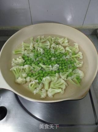 Stir-fried Cauliflower with Peas recipe