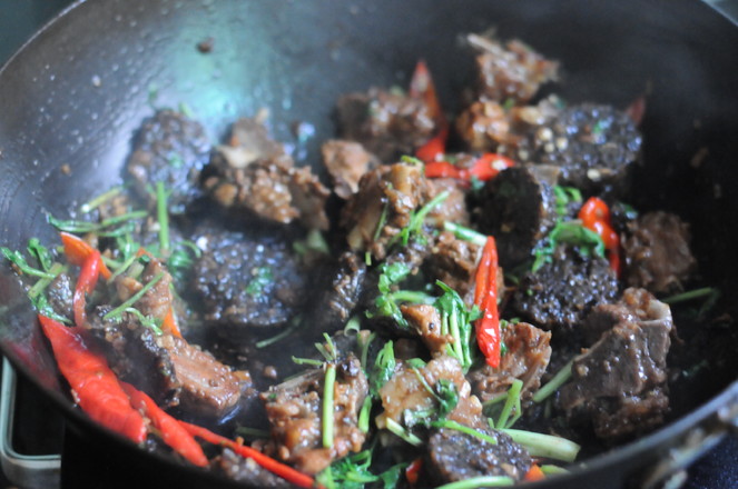 Stir-fried Pork Ribs with Blood Cake recipe